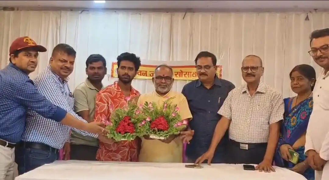 जीवन जागृति सोसायटी ने सोमेश यादव और मंजूषा गुरु मनोज पंडित को किया सम्मानित