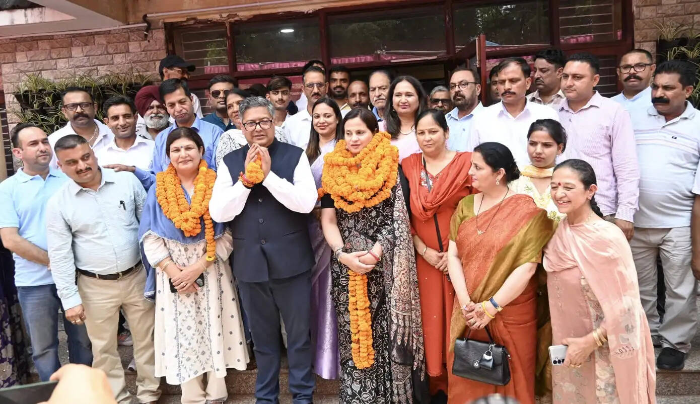 नगर निगम पालमपुर : राधा सूद लगातार दूसरी बार सर्वसम्मति से बनीं महापौर, नीलम मलिक चुनी गईं उपमहापौर