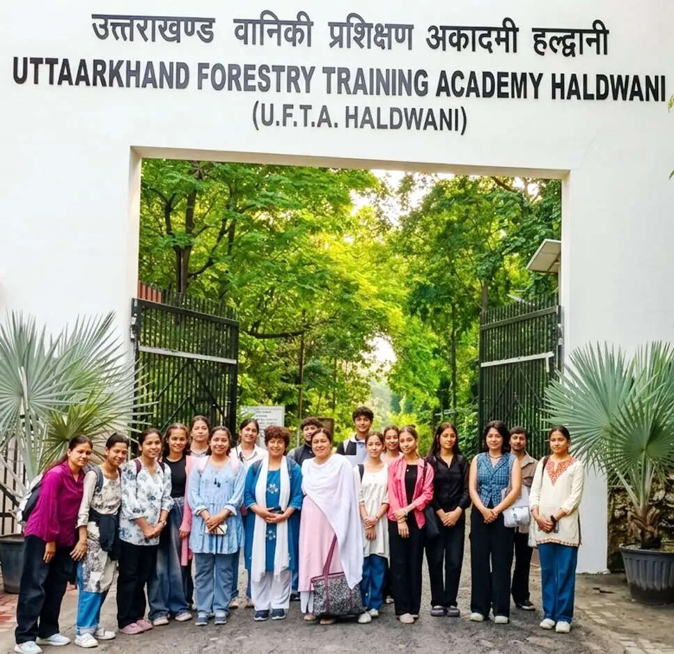 वानिकी विज्ञान के विद्यार्थियों ने किया वानिकी प्रशिक्षण अकादमी का शैक्षणिक भ्रमण