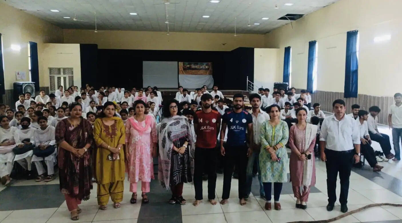जीडीसी हीरानगर में अंतरराष्ट्रीय युवा दिवस पर खेल प्रतियोगिताएं