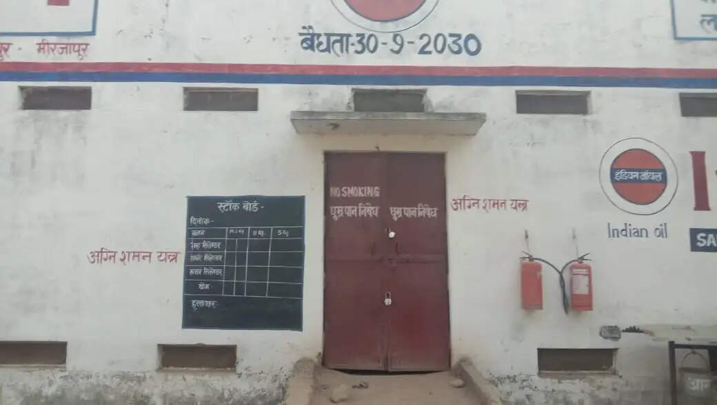 गैस गोदाम में सेंध, 100 से ज्यादा सिलेंडर पार—चोरी से हड़कम्प