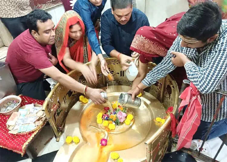 श्रावण मास के अंतिम सोमवार को शिवालयों में उमड़ा आस्था का सैलाब