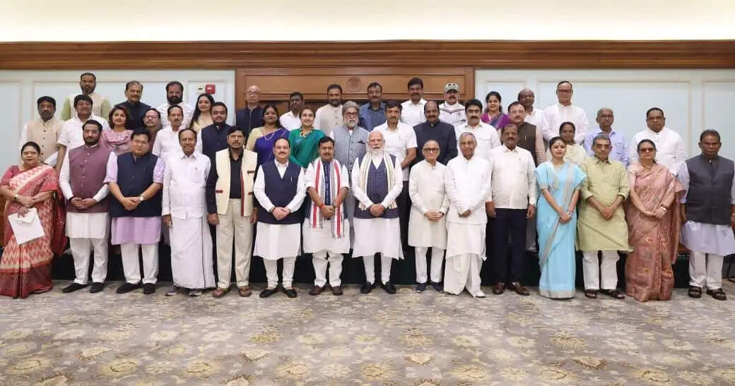 राजग का हिस्सा बने नए सांसदों से प्रधानमंत्री की मुलाकात, सोशल मीडिया के प्रभावी इस्तेमाल पर जोर