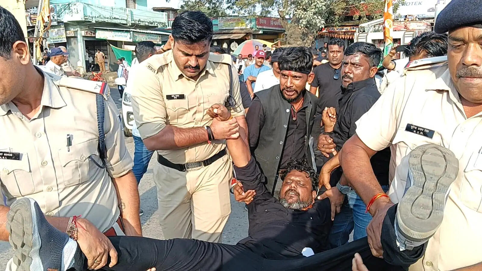 अनूपपुरा: दिल्ली पुलिस कार्यवाही की विरोध में जिले भर में कांग्रेस ने मनाया काला दिवस, काली पट्टी बांध जताया विरोध