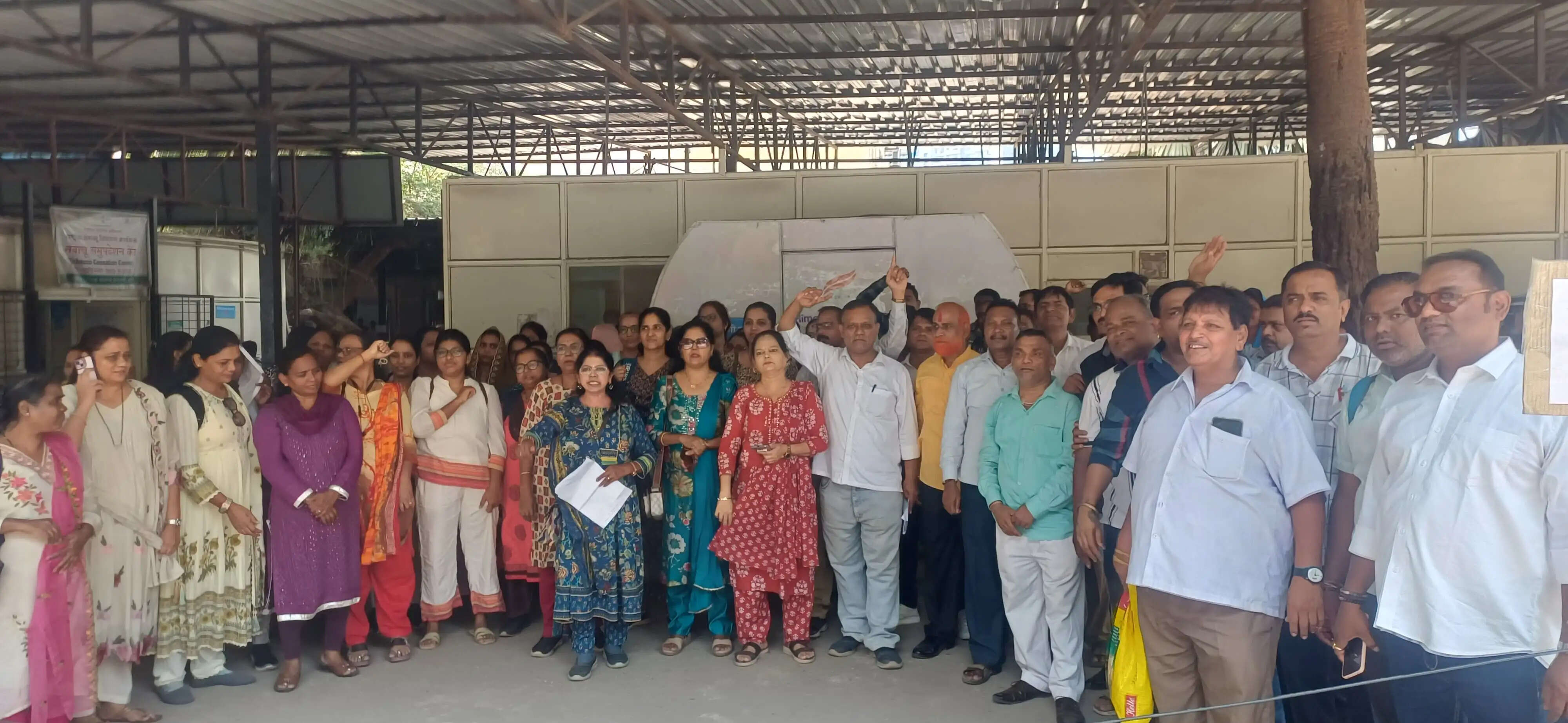 पुरानी पेंशन नीति हेतू ठाणे सिविल कर्मचारी हड़ताल पर