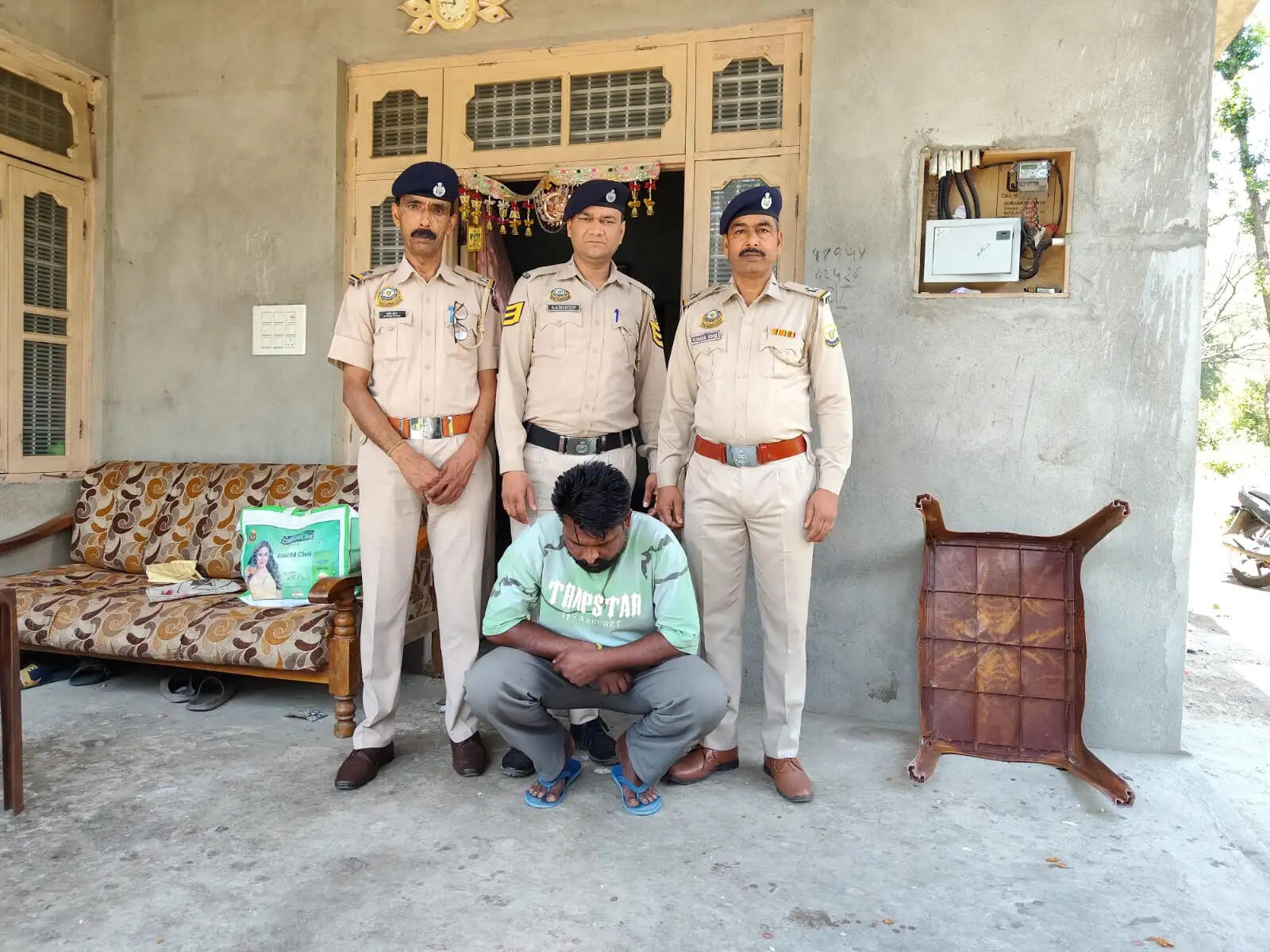 कांगड़ा में रिहायशी मकान से चिट्टा, नशीले कैप्सूल व नकदी बरामद, आरोपी गिरफ्तार