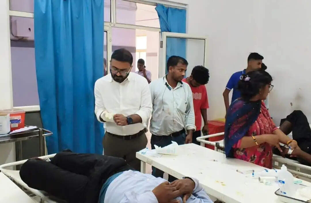 अनियंत्रित बाइक ने ऑटो में मारी टक्कर, तीन घायल, एक की हालत गंभीर