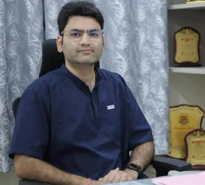 झांसी के यूरोलॉजिस्ट डॉ. अम्बर गुप्ता को अंतरराष्ट्रीय फेलोशिप