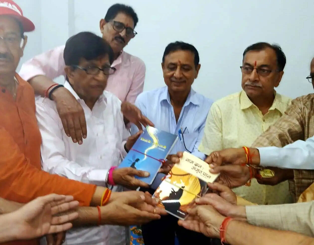 हिसार के साहित्यकार डॉ. विक्रमजीत की लिखी दो और पुस्तकों का विमोचन
