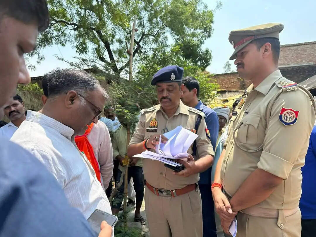 हत्या के 24 घंटे बाद रामघाट पर हुआ आजाद का अंतिम संस्कार, प्रशासन के आश्वासन पर माने परिजन