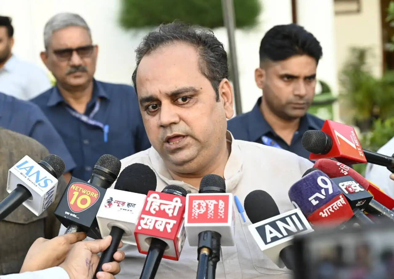 दिल्ली विधानसभा की कार्यवाही स्थगित, विपक्ष की अनुपस्थिति पर मंत्री ने उठाए सवाल