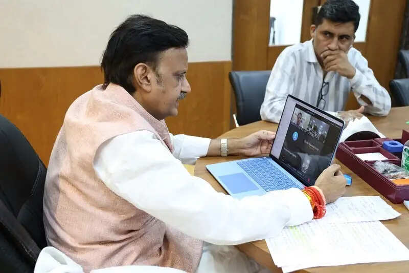 (अपडेट) कैंसर उपचार की पूरी श्रृंखला को किया जा रहा सुदृढ़ : उप मुख्यमंत्री शुक्ल