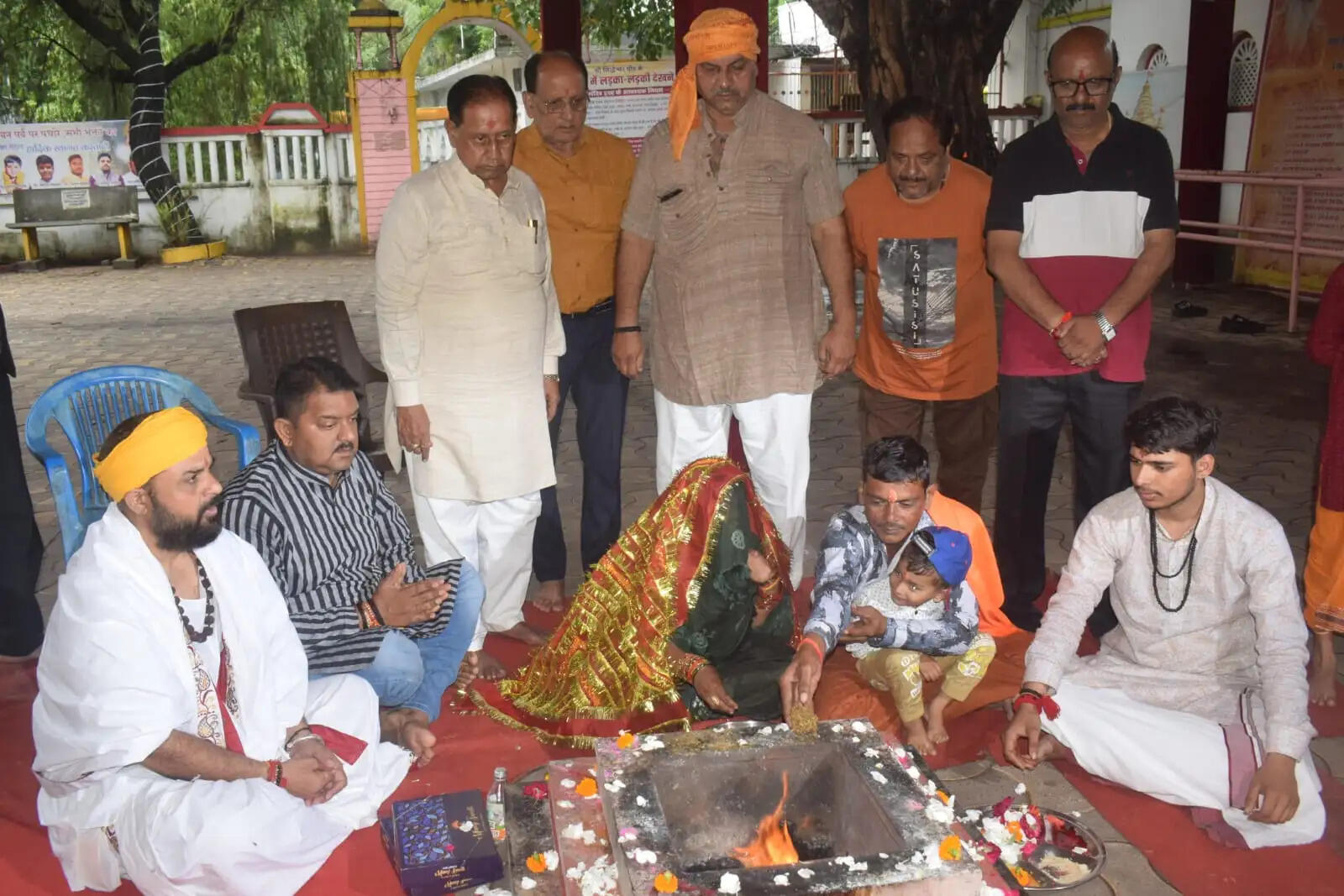झांसी : बीडा में आई पैतृक जमीन तो आर्थिक उजाला देख बंगाल में रफीक बने राजकुमार ने की घर वापसी, पत्नी अफसरी खातून भी हुई सनातनी