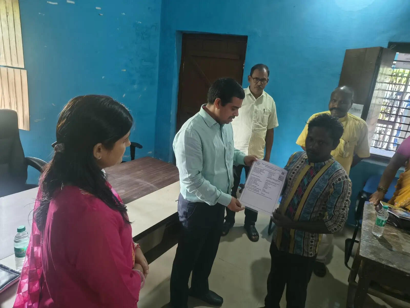 किशनपुर दक्षिण पंचायत में सहयोग शिविर, डीएम ने सुनीं आमजनों की समस्याएं