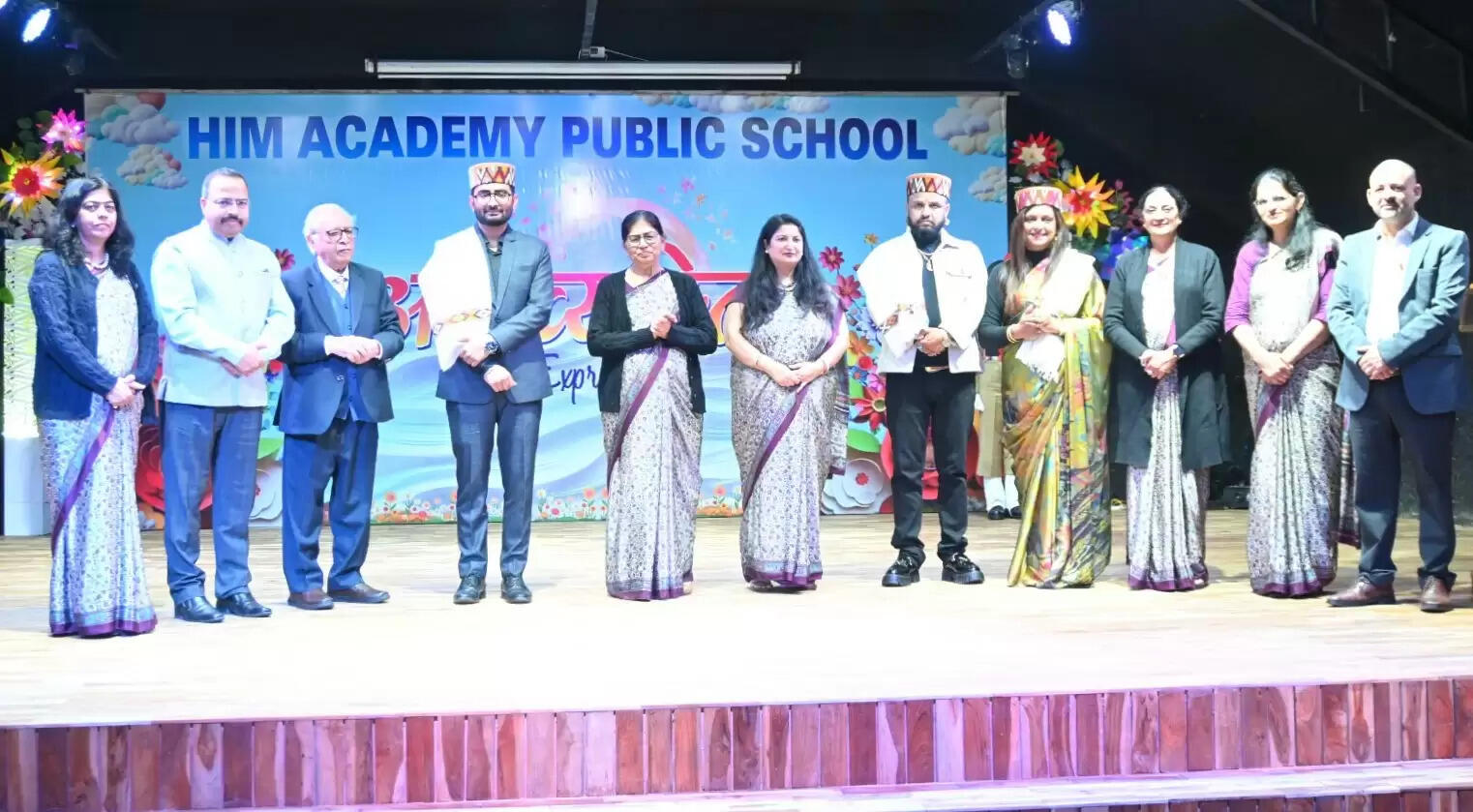 हिम अकादमी पब्लिक स्कूल में वार्षिक समारोह का आयोजन