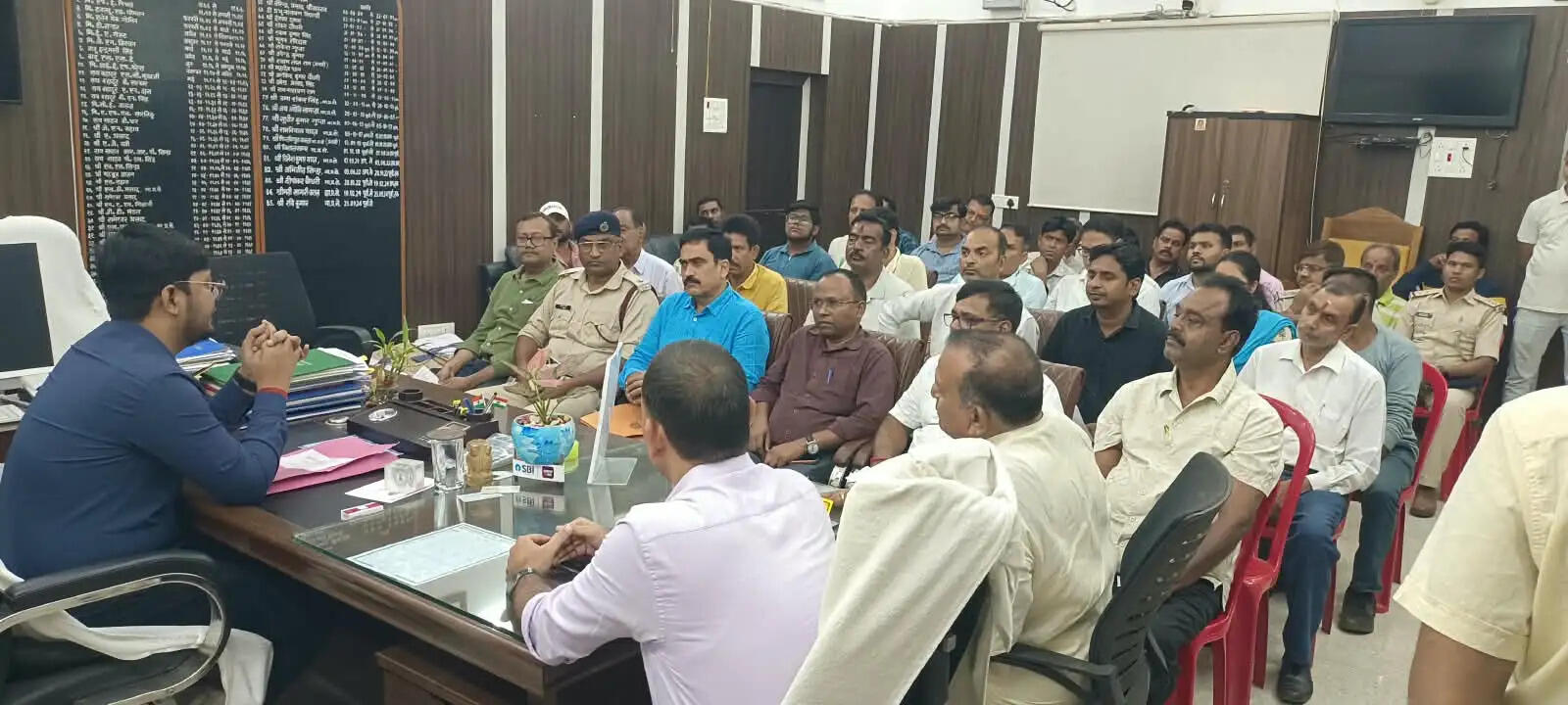 दुर्गापूजा को लेकर शांति समिति की बैठक, पंडालों में सीसीटीवी अनिवार्य