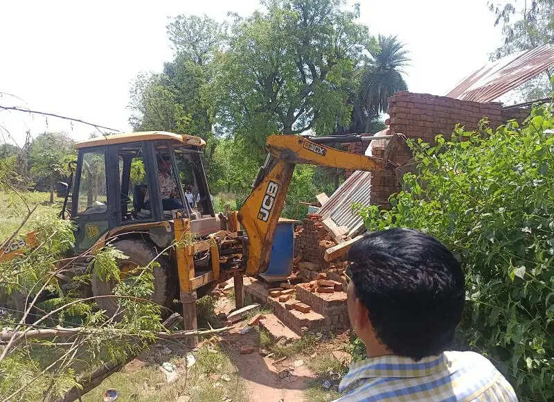 ग्वालियरः जिला प्रशासन ने लश्कर क्षेत्र में बेशकीमती लगभग 7 बीघा सरकारी जमीन अतिक्रमण मुक्त कराई