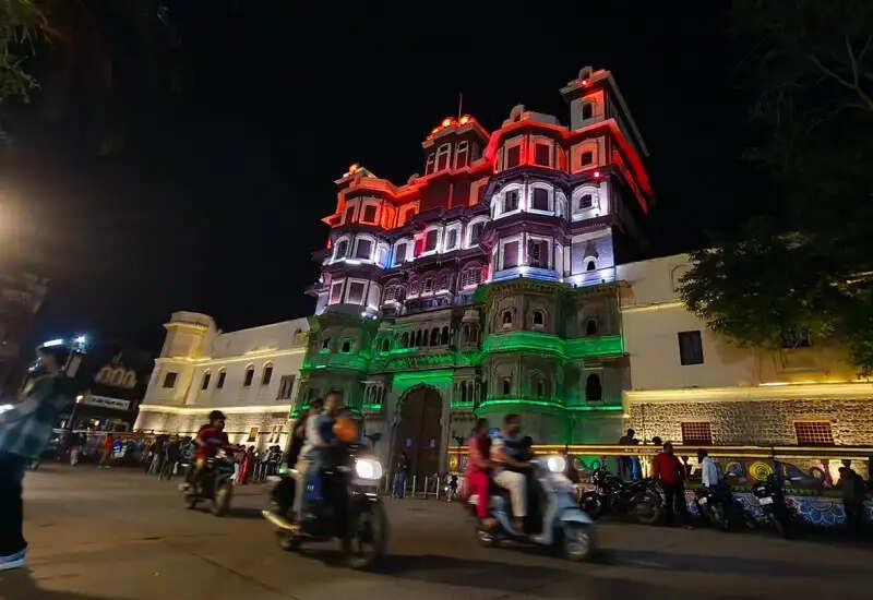 स्वतंत्रता दिवस की पूर्व संध्या पर देशभक्ति के रंग में रंगा मप्र, रंग-बिरंगी रोशनी जगमगाए सरकारी भवन