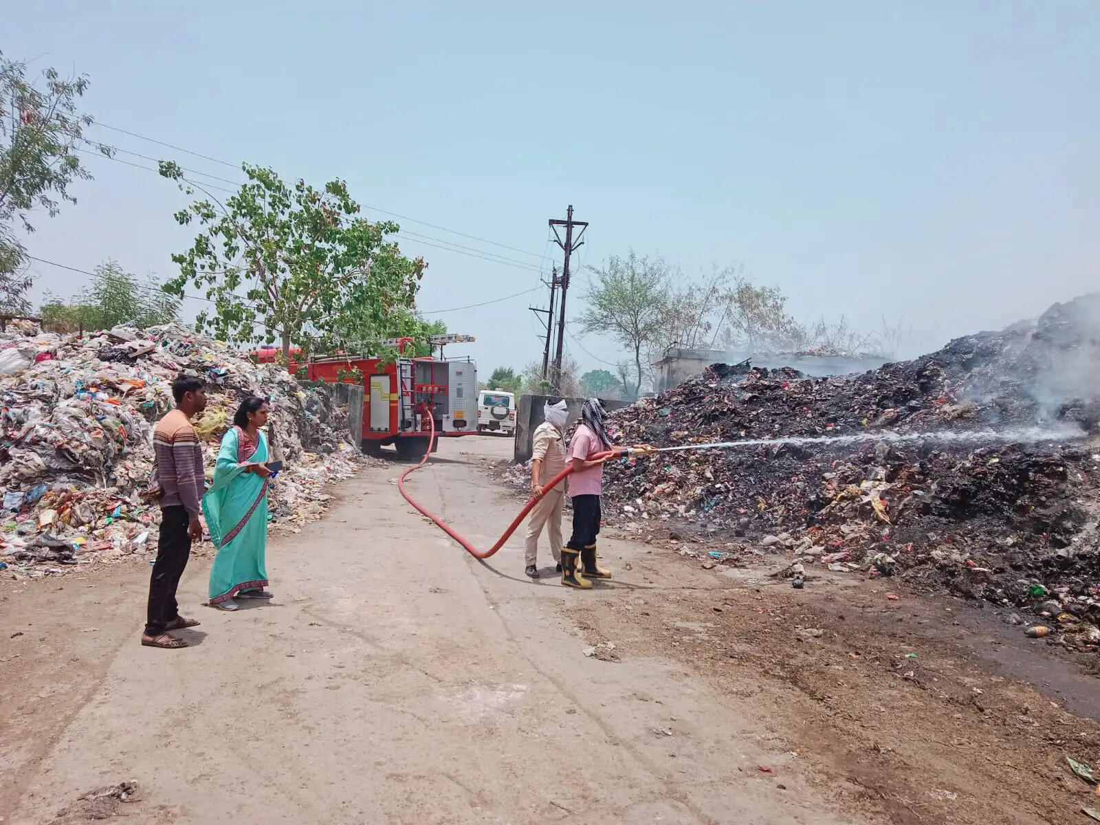 बागतराई रोड ट्रेंचिंग ग्राउंड का आयुक्त और सभापति ने किया निरीक्षण