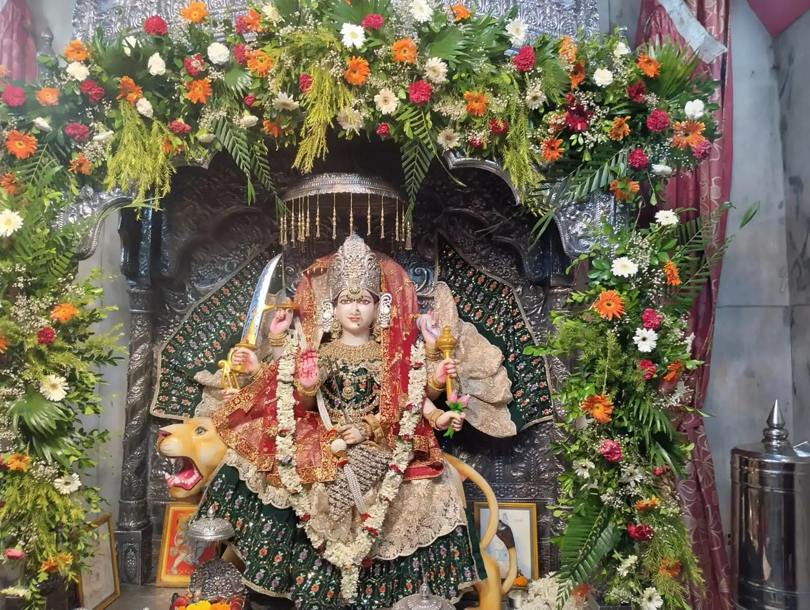 भारतीय युवक संघ के दुर्गा मंदिर के 27 वें स्थापना दिवस पर भंडारे का आयोजन