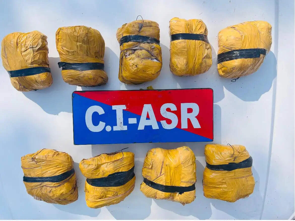 अमृतसर में नाै किलो हेरोइन के साथ एक तस्कर गिरफ्तार