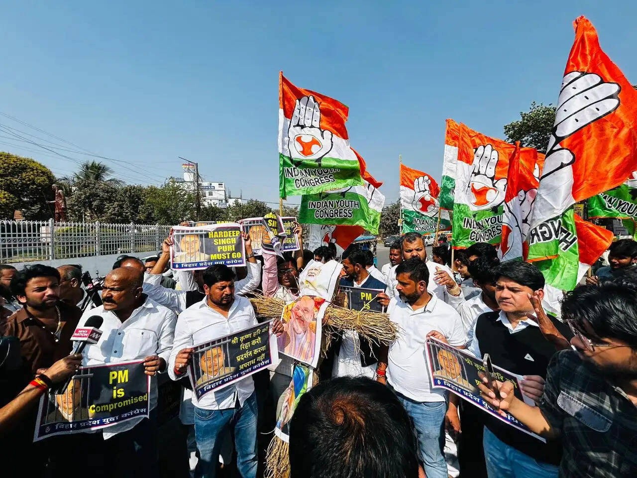 बिहार प्रदेश युवा कांग्रेस ने प्रधानमंत्री नरेंद्र मोदी का किया पुतला दहन