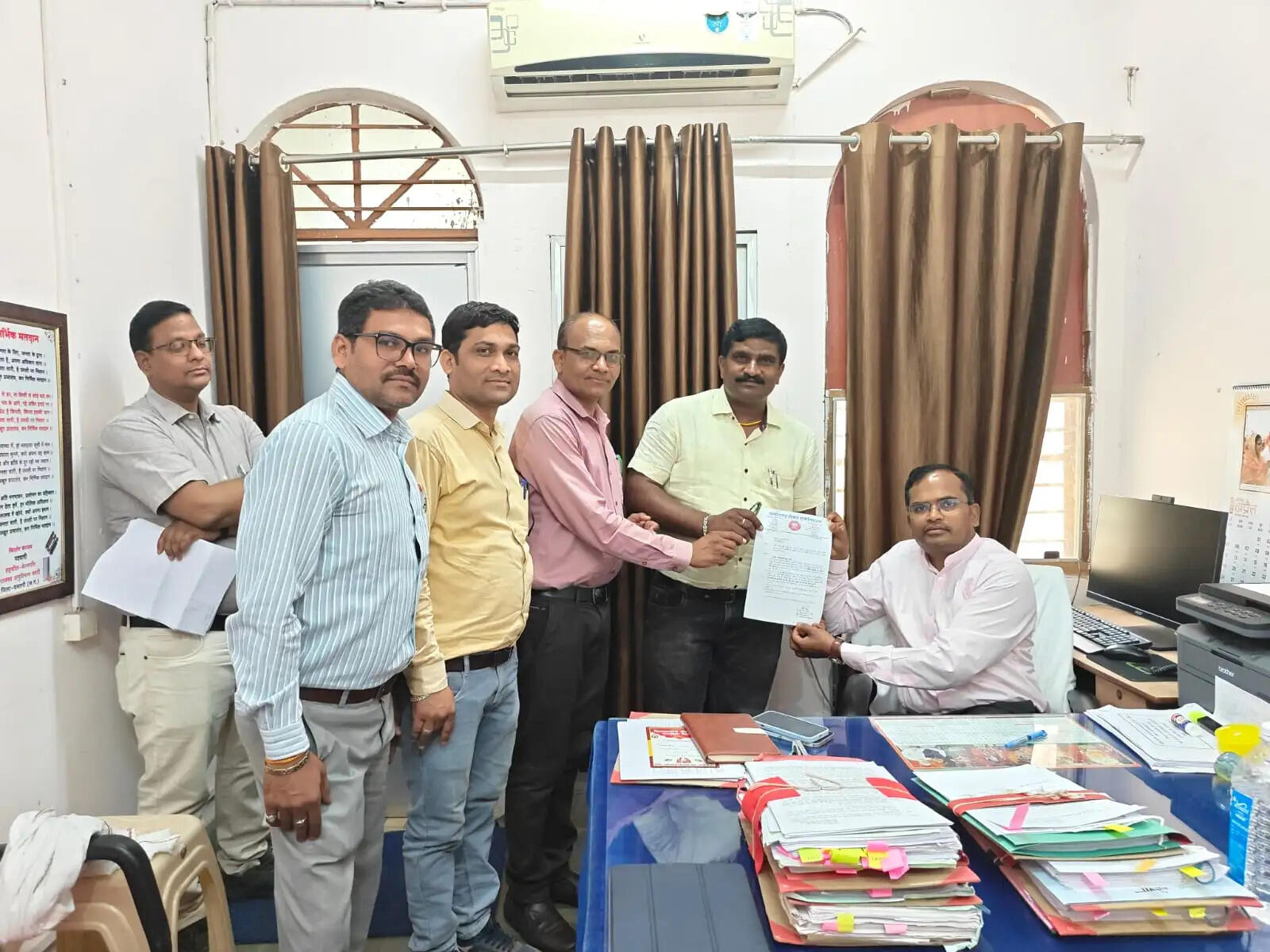 जनगणना ड्यूटी व प्रशिक्षण के मुद्दों को लेकर शिक्षक संघ ने अधिकारियों से की मुलाकात