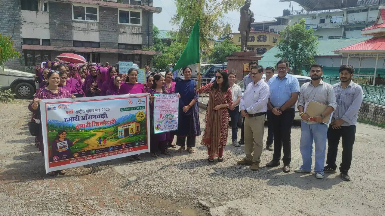 पोषण माह के शुभारंभ पर निकाली जागरुकता रैली, उपायुक्त गंधर्वा राठौड़ ने रैली को हरी झंडी दिखाकर किया रवाना