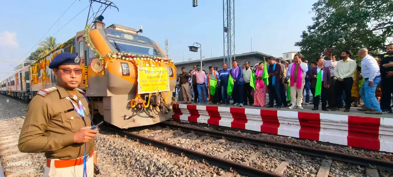 कोकराझार में अमृत भारत स्लीपर एक्सप्रेस का भव्य स्वागत
