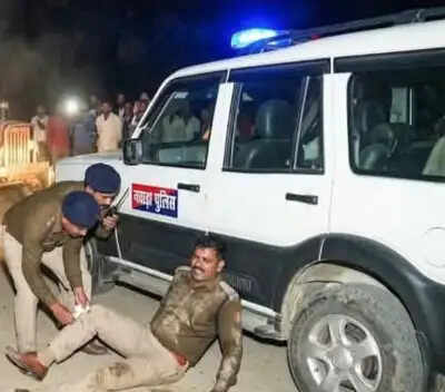 बालू माफियाओं ने ट्रैक्टर से कुचलकर पुलिस अधिकारी को किया जख्मी ,6 माफिया गिरफ्तार