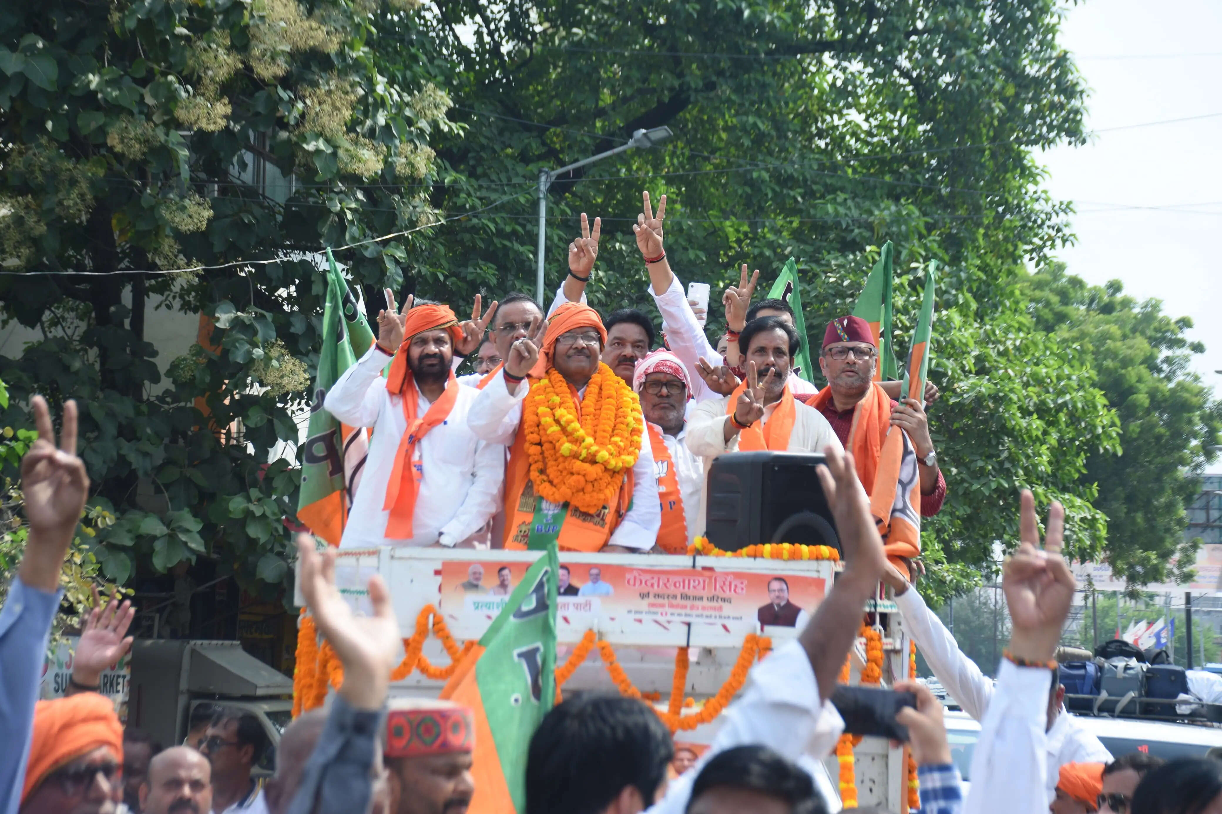 (अपडेट )भाजपा प्रत्याशी केदारनाथ सिंह ने दाखिल किया नामांकन, जुलूस में उमड़ा जनसैलाब