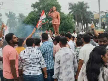 कोरबा में युवा कांग्रेस का प्रदर्शन, नीट पेपर लीक मामले पर प्रधानमंत्री का पुतला दहन