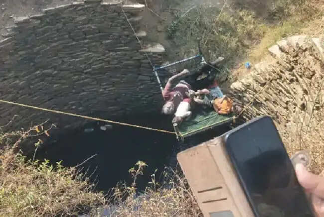 बालाघाटः कुएं में मिले पिता और दो बच्चों के शव, मरने से पहले वॉट्सएप स्टेटस लगाया-'नहीं है जिंदा रहने की आरजू'