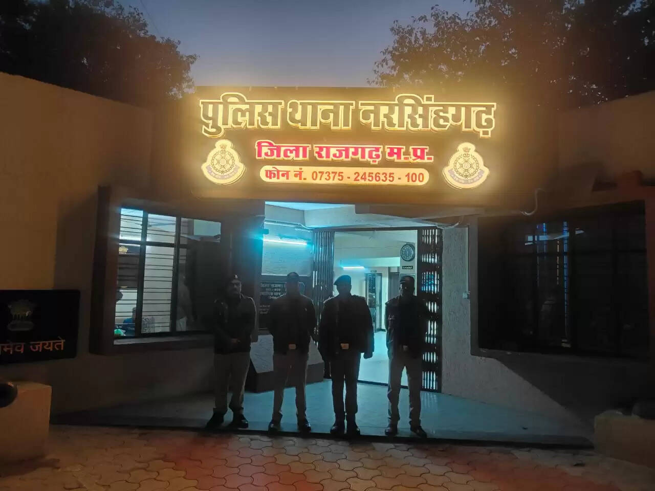 राजगढ़ःपैसों से ताश खेल रहे 9 लोग पकड़ाए, पौने दो लाख से अधिक का मशरुका जब्त