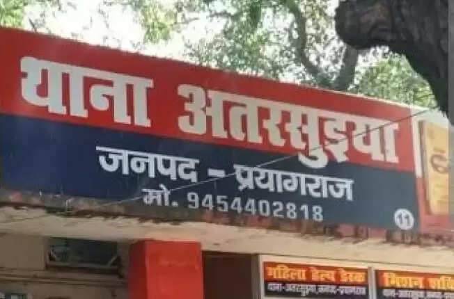 मंदिर परिसर में लटका पाया गया युवक का शव