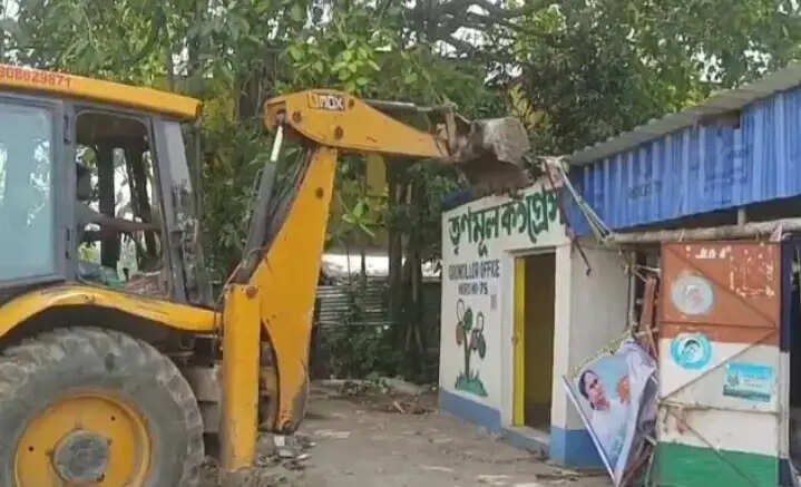 बर्नपुर में अवैध कब्जों पर कार्रवाई तेज, सेल-आइएसपी ने गिराए तृणमूल के दफ्तर