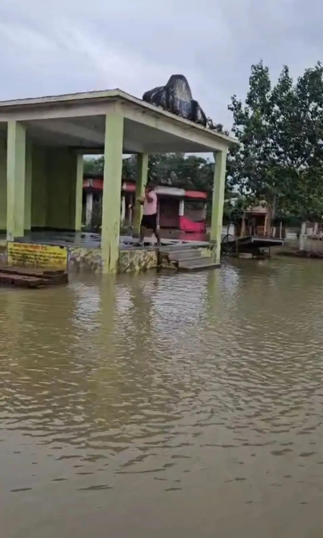 गणेशपुर में बारिश का कहर, 20 से अधिक घरों में घुसा पानी, पांच कवेलू पोश मकान गिरे