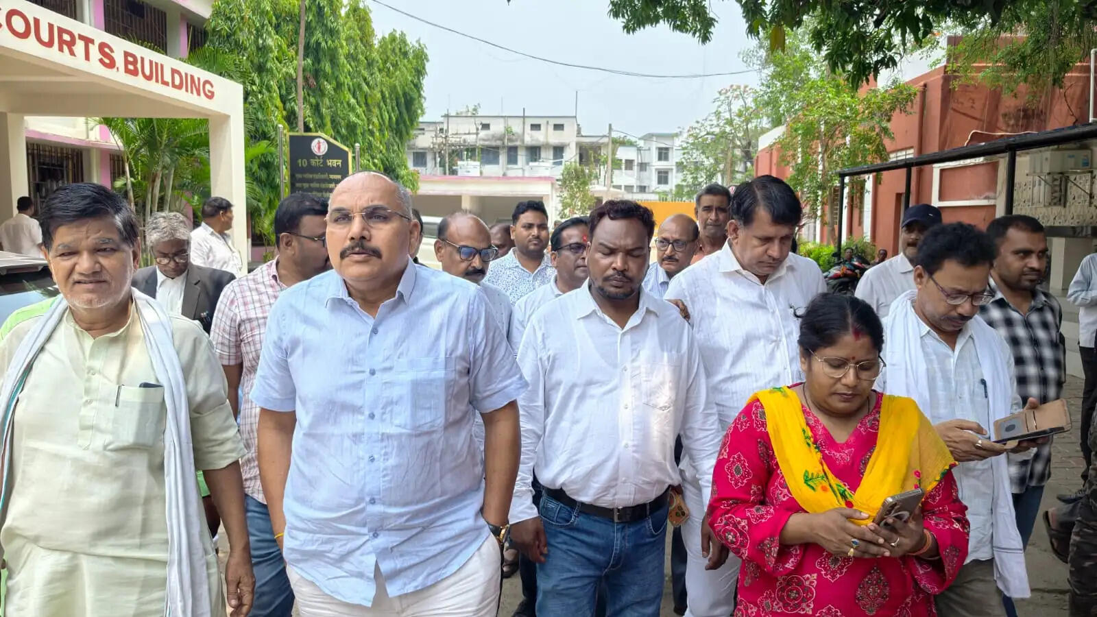 सरकारी कार्य में बाधा पहुंचाने के आरोप में विधायक प्रदीप यादव को एक साल का सजा, पूर्व विधायक रंधीर सिंह समेत अन्य हुए रिहा