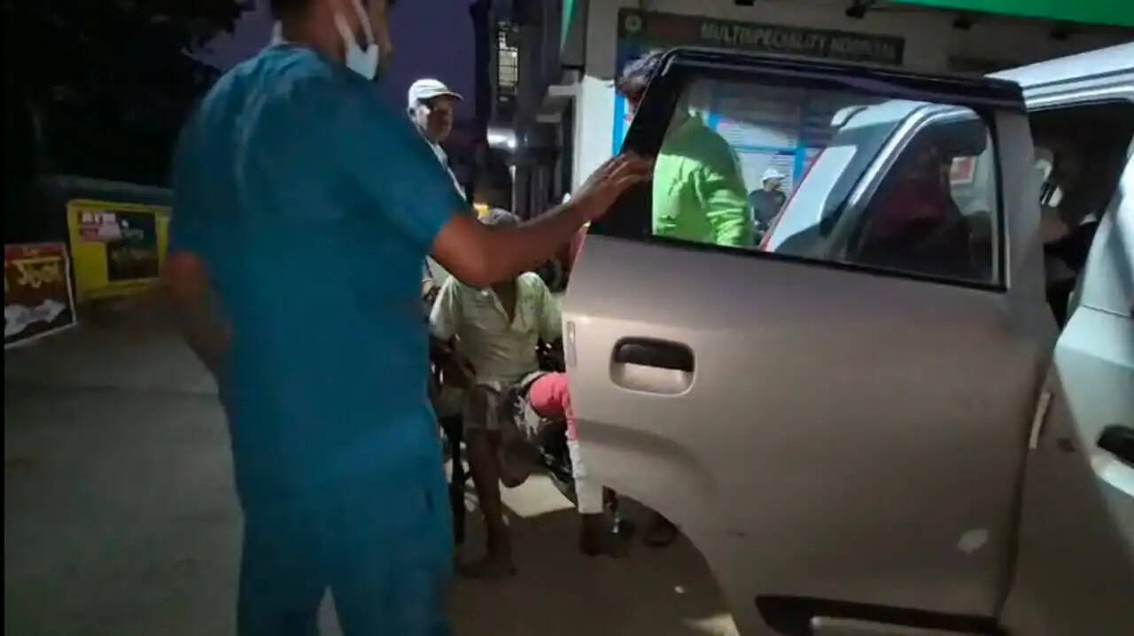 सड़क हादसे में तृणमूल प्रत्याशी मीता बाग के पति गंभीर रूप से घायल