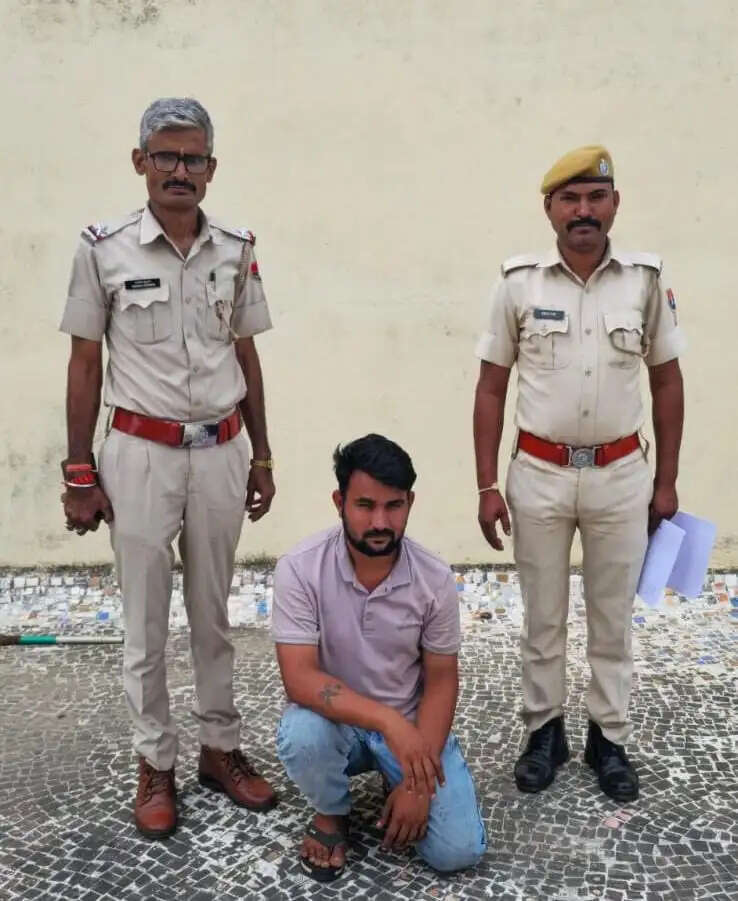 डूंगरपुर पुलिस की बड़ी कार्रवाई : फर्जी एस्कॉर्ट सर्विस के नाम पर ठगी करने वाला शातिर आरोपित गिरफ्तार