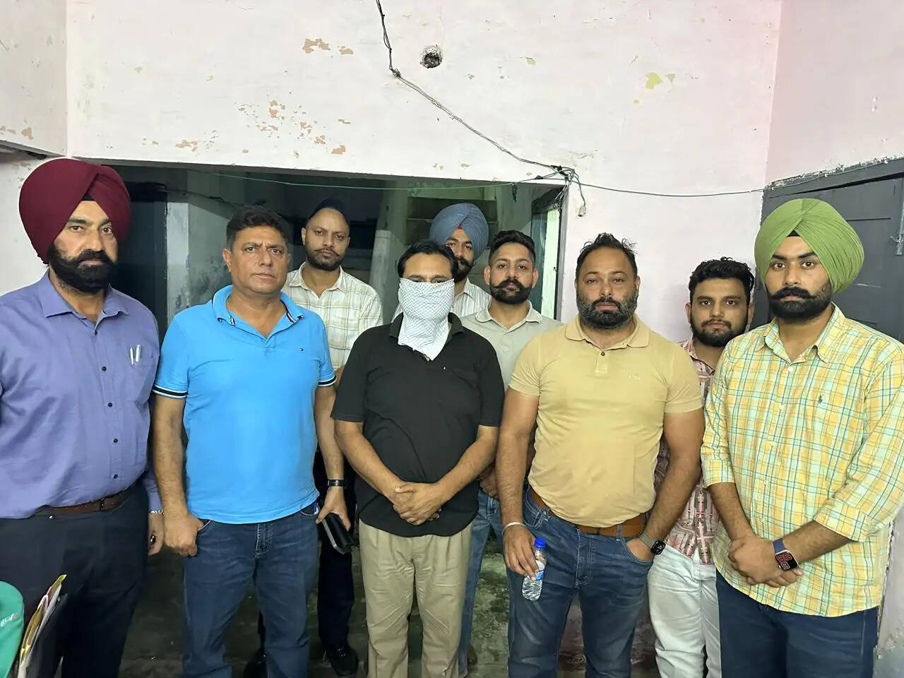 पठानकोट में विजिलेंस ब्यूरो ने एक लाख रुपये रिश्वत लेते हुए एसएचओ को रंगे हाथों पकड़ा