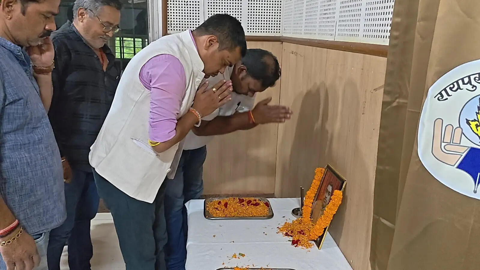 रायपुर प्रेस क्लब में वरिष्ठ पत्रकार सुखनंदन बंजारे को भावभीनी श्रद्धांजलि
