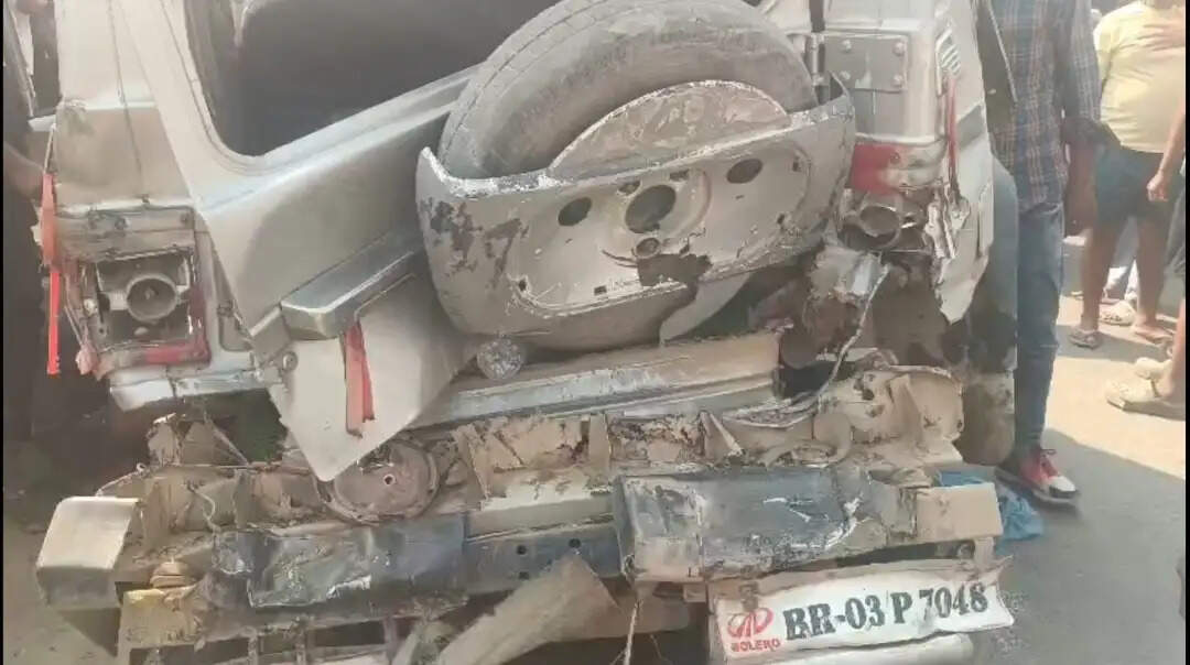 छपरा में ट्रक ने बोलेरो को मारी टक्कर, 06 घायल