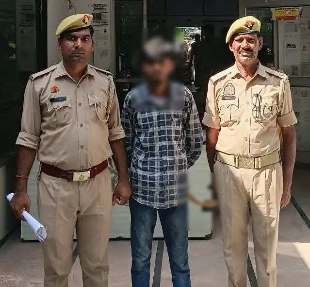 दुष्कर्म पीड़ित को ब्लैकमेल करने के मामले में अमरोहा से आरोपित गिरफ्तार