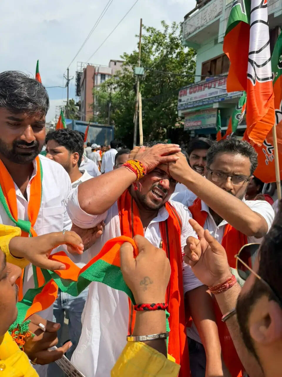 पटना में भाजपा-कांग्रेस कार्यकर्ताओं के बीच झड़प, कई घायल