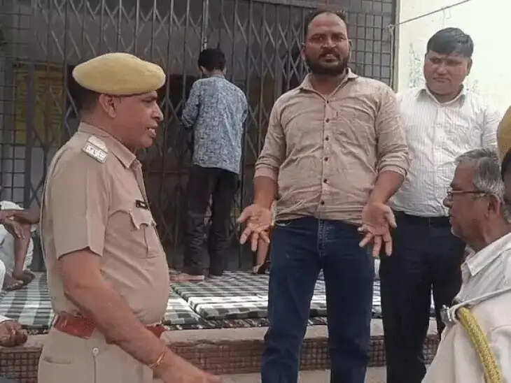 पलाना कलां में पंचायत कार्यालय पर तालाबंदी, अतिक्रमण हटाने और ग्रामसभा की मांग