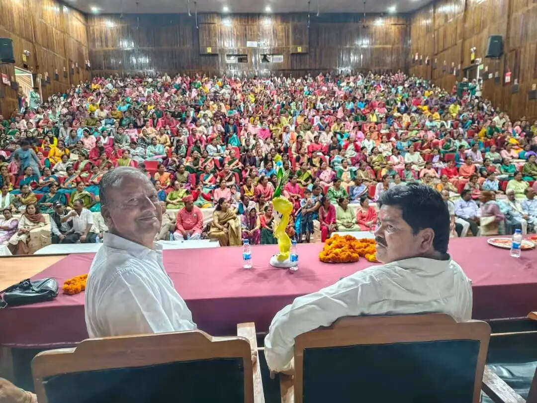 रक्षाबंधन कार्यक्रम में गोदियाल ने सरकार पर साधा निशाना