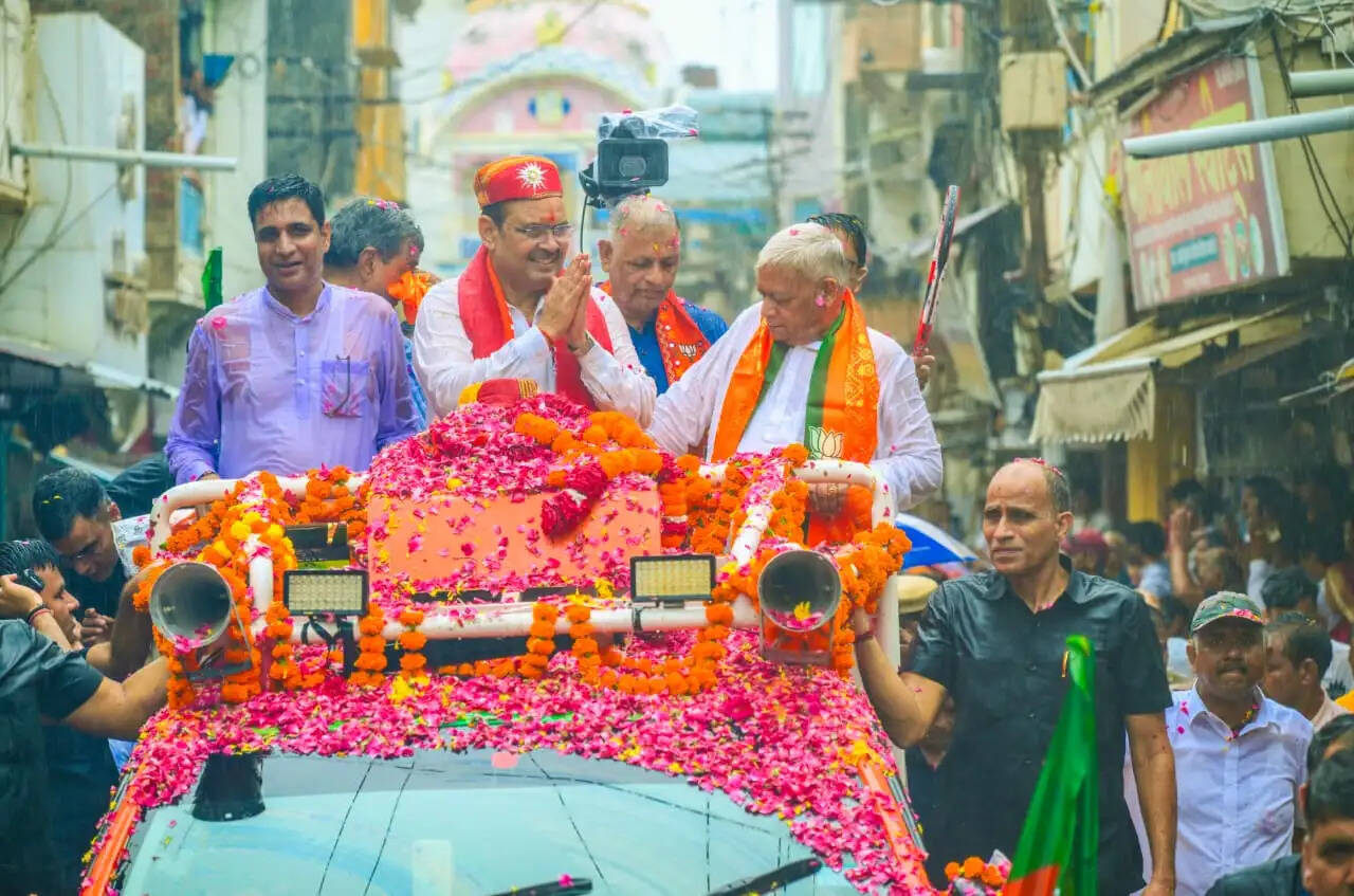 भीलवाड़ा में सीएम भजनलाल का मेगा रोड शो, बारिश में भी भगवा सैलाब