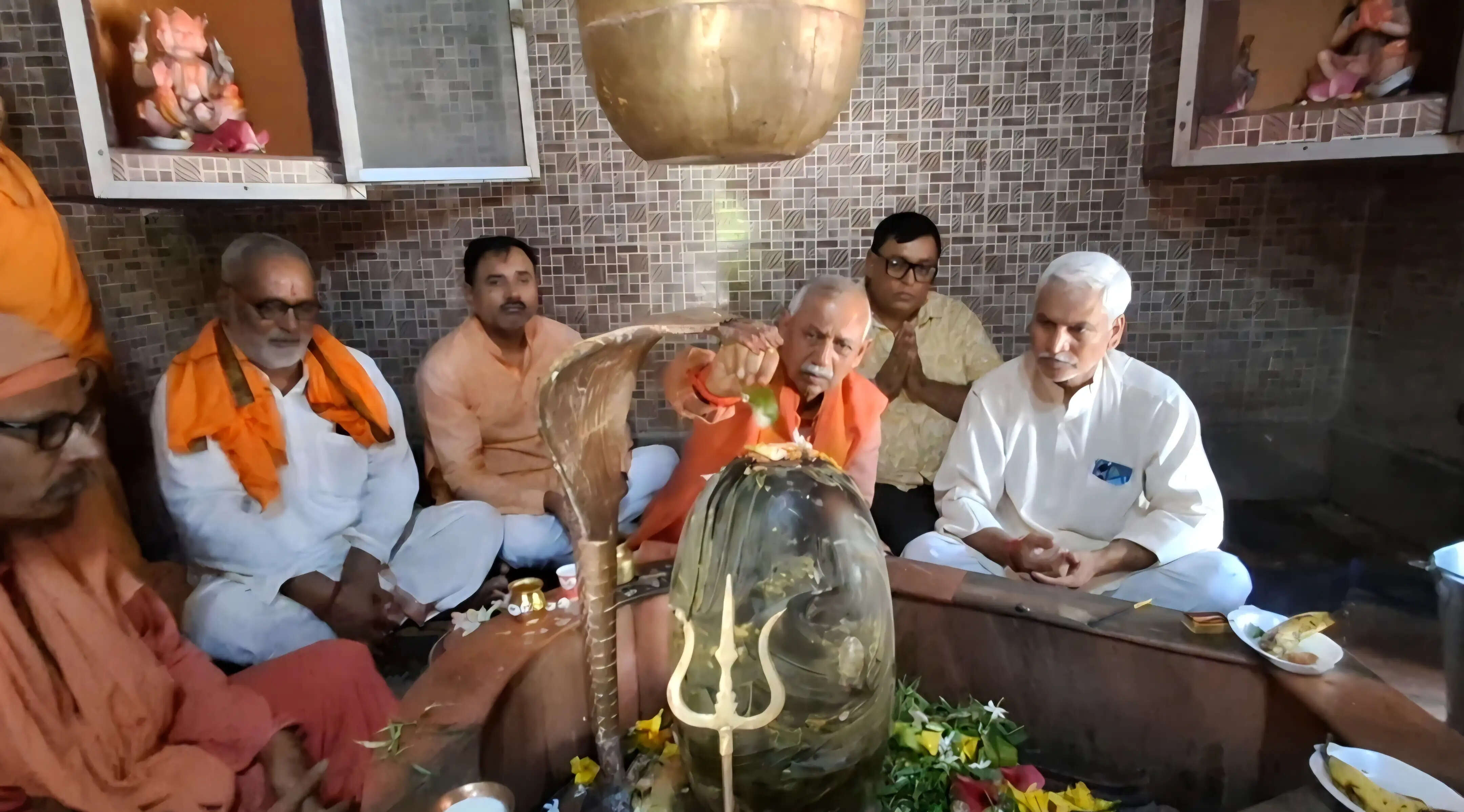 प्रधानमंत्री मोदी के 12 वर्ष के कार्यकाल पर जलालपुर में विशेष पूजा-अर्चना