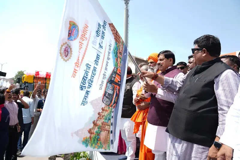 मप्रः मुख्यमंत्री डॉ. यादव ने महाकाल लोक से पीएम ई-बस सेवा एवं उज्जैन दर्शन सेवा का किया शुभारंभ